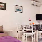 Nives Rogoznica (Sibenik-Knin)