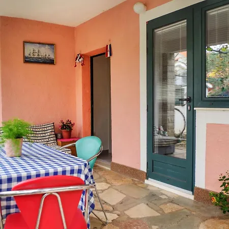 Nives Apartament *