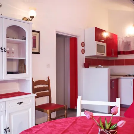 Apartman Nives Rogoznica