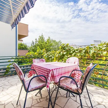 Nives Apartman *