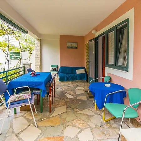 Apartment Nives *